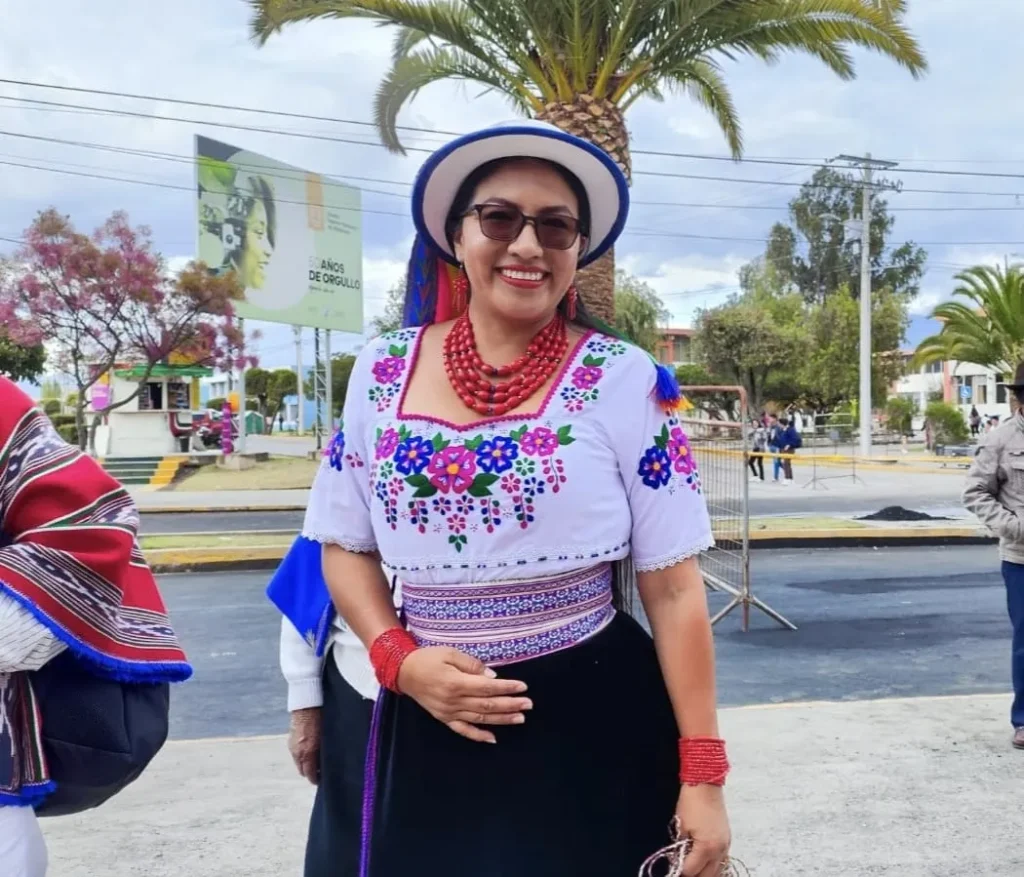 Carmen ha resistido para existir, la niña que salió del mercado de Santa Rosa y que ahora se convirtió en asambleísta.
