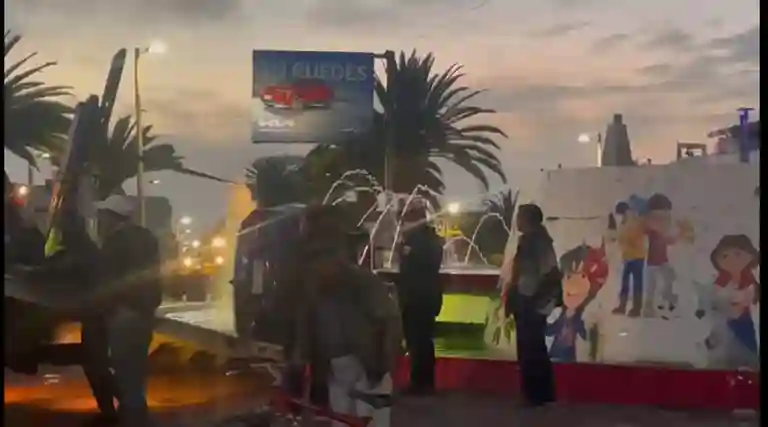 El vehículo quedó virado sobre la pileta del Sesquicentenario
