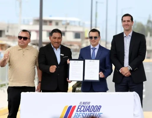 El presidente Daniel Noboa prometió una inversión de millones de dólares en Chimborazo para mantener la vialidad.