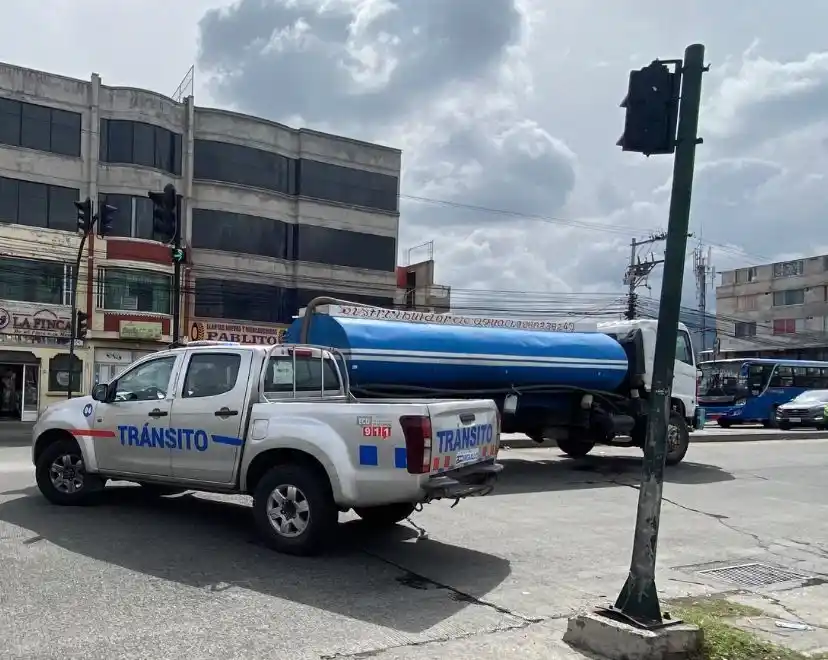 Persona atropellada por tanquero en presunto estado de ebriedad.