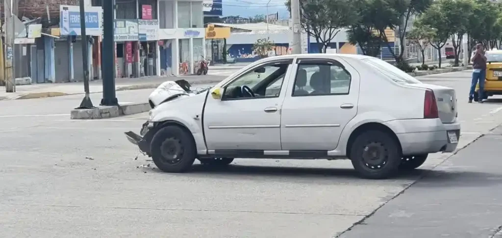 Accidente en la av. Lizarzaburu y Av. 11 de Noviembre, Riobamba