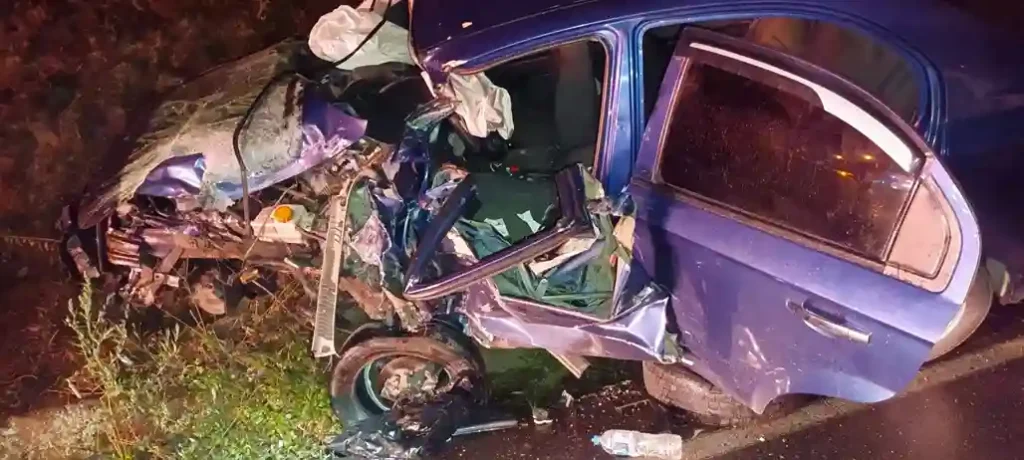 Accidente en la vía Riobamba - Penipe deja una herida Un siniestro de tránsito en la vía Riobamba - Penipe dejó una mujer herida. Un automóvil y un camión de carga resultaron afectados. Bomberos aseguraron la zona y el MSP trasladó a la herida a una casa de salud. No hubo víctimas fatales, solo daños materiales.