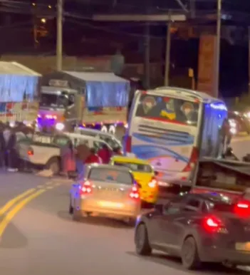 Fuerte accidente de tránsito en la curva de Licán, Riobamba