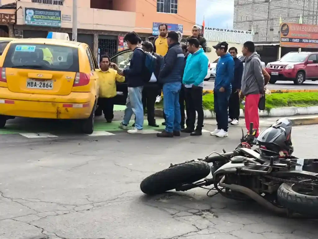 Motociclista herido en accidente en Riobamba