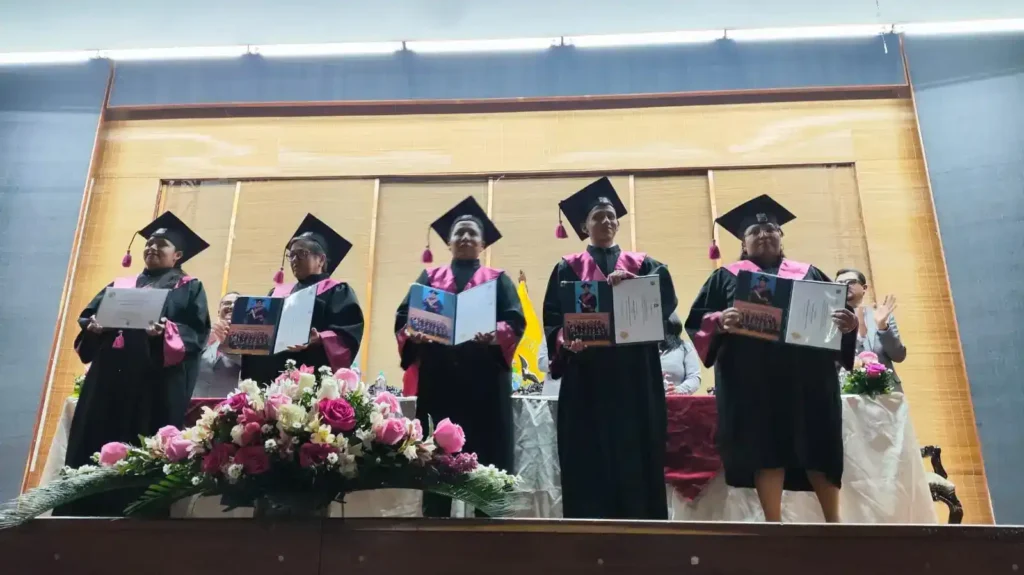 Adultos en Riobamba pueden terminar el bachillerato en 5 meses