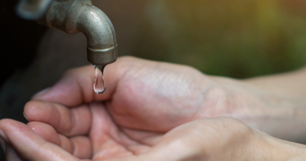 Falta continua del servicio básico de agua potable en Ambato. https://laprensa.com.ec/