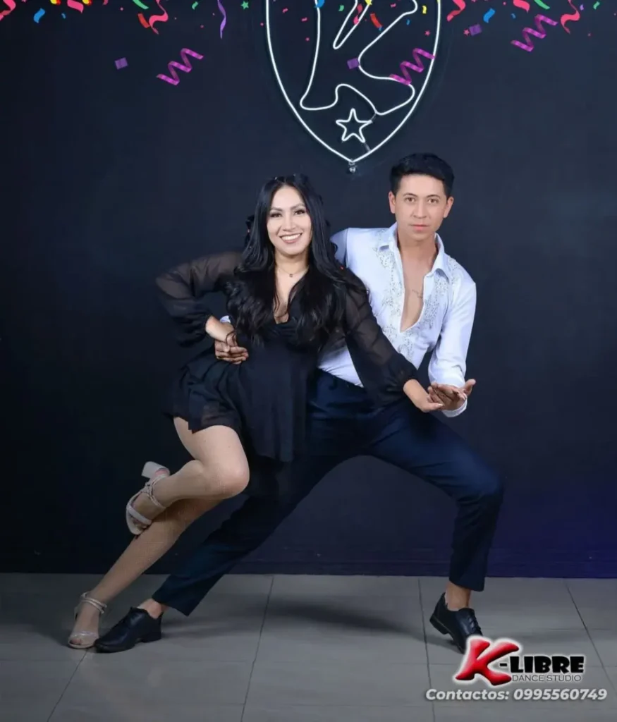 Le fascina el baile y dispone de la licencia de bailarina profesional,