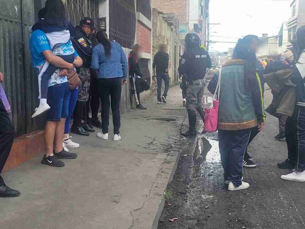 Choque terminó en pelea callejera y 4 detenidos en Riobamba