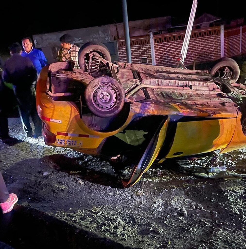 Choque en el sector de Columbe un automóvil perdió pista y volcó