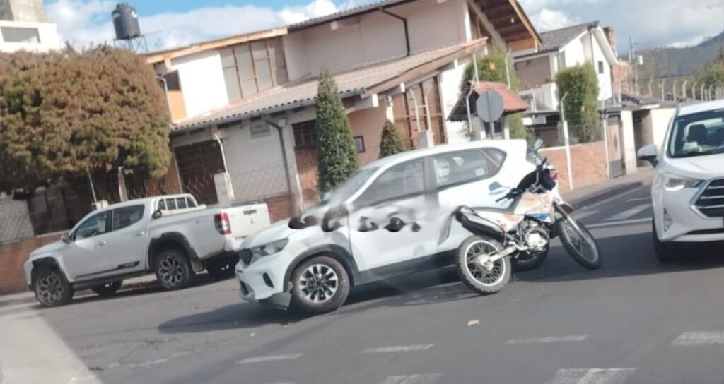Accidente de tránsito en las calles Esmeraldas y Duchicela