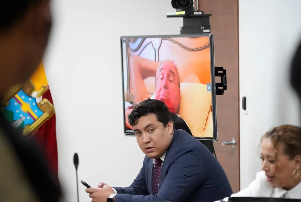 Caso pruebas Covid-19: inicia juicio contra Abdala Bucaram