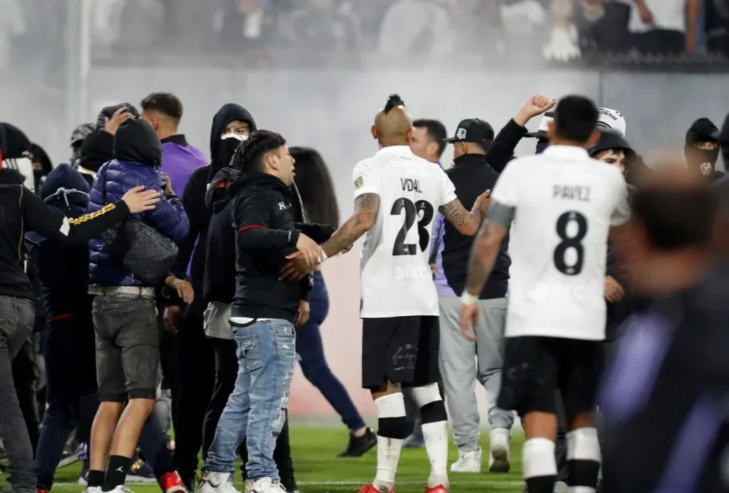 Colo Colo vs Fortaleza: 2 muertos en el partido de Libertadores.