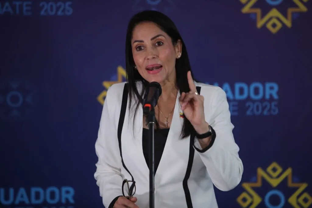 Luisa González fue denunciada en el TCE por violencia política