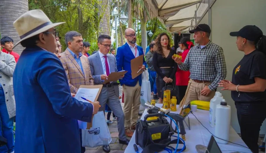Segunda edición de la feria ambiental ‘Ambato Florece’.