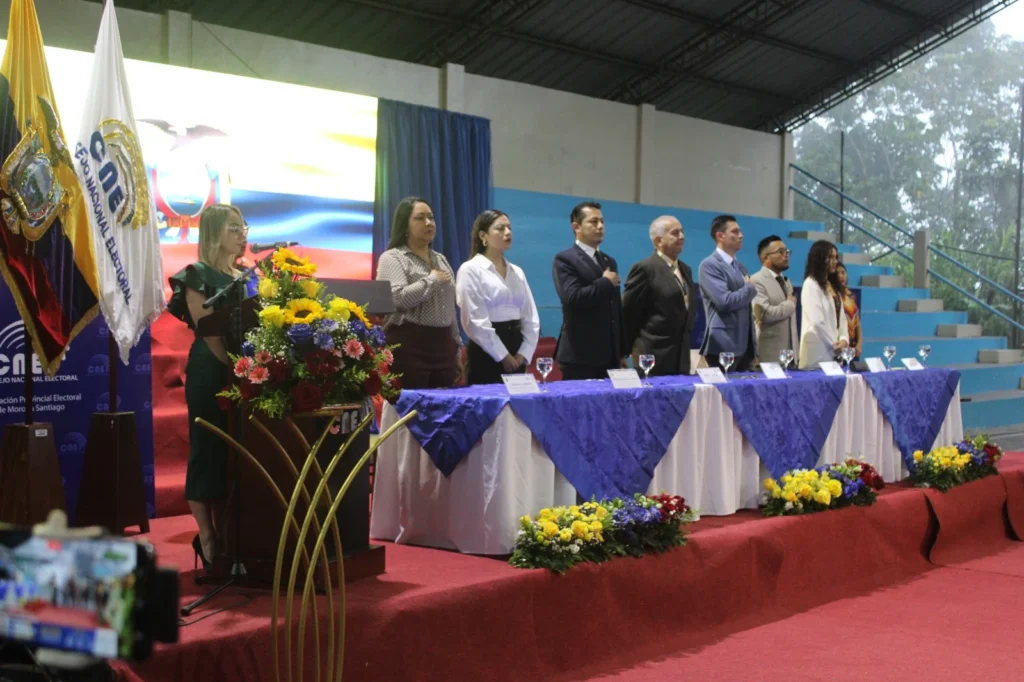 Pese a la lluvia, en Morona acudieron a votar en elecciones