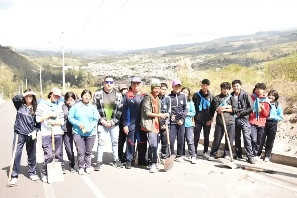 Municipio de Guano siembra plantas para cuidar el ambiente