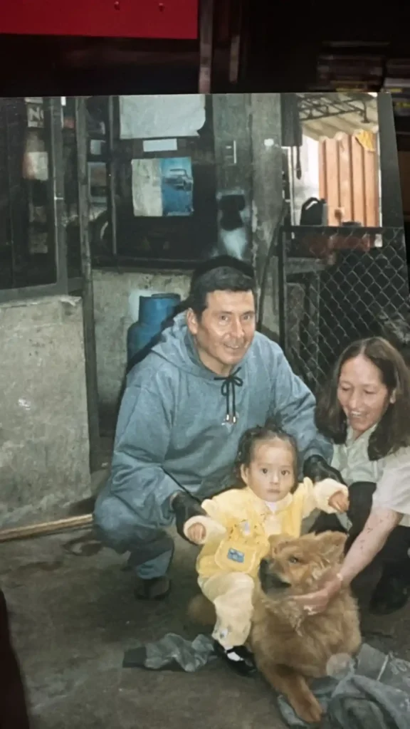 A su madre lo considera como el eje principal para el desarrollo de su vida.