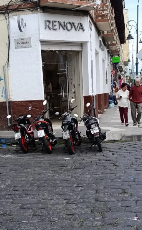 Motociclistas invaden espacios