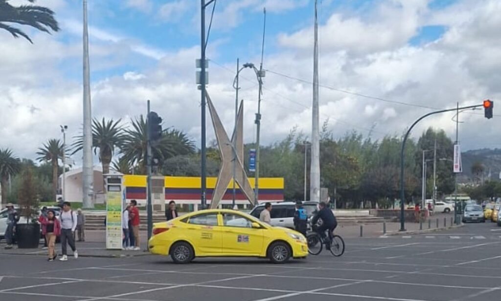Accidente en la avenida Daniel León Borja y Carlos Zambrano