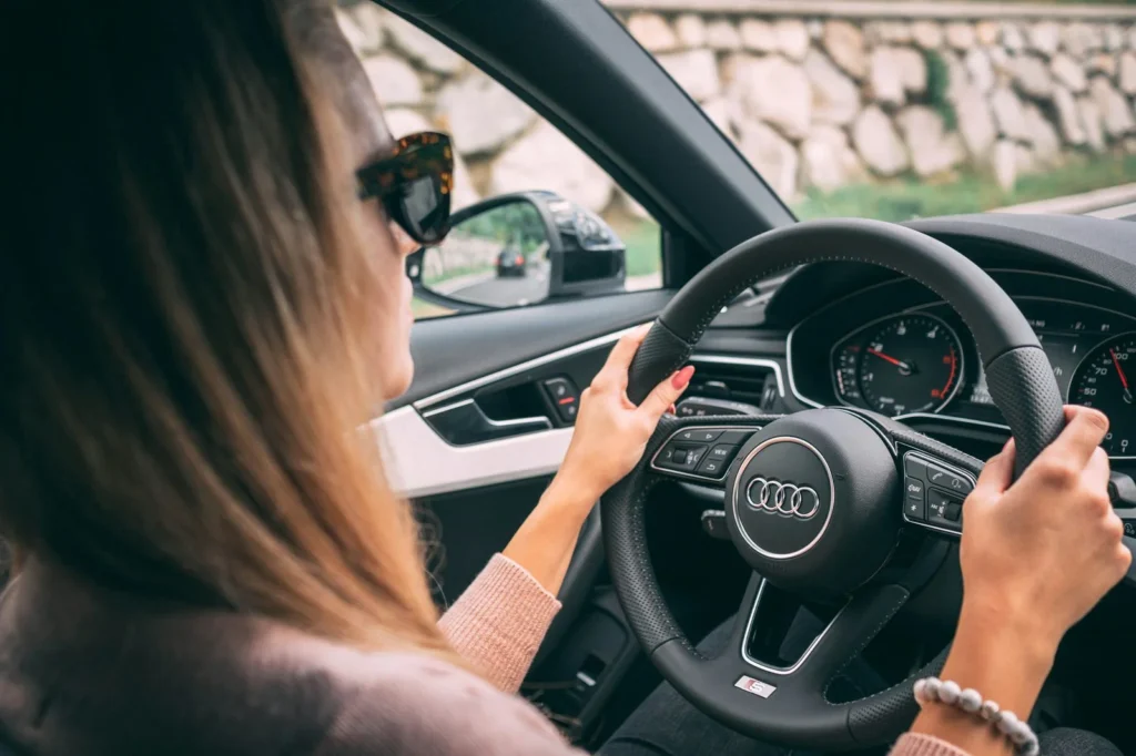 Adolescentes pueden obtener un permiso de conducción.