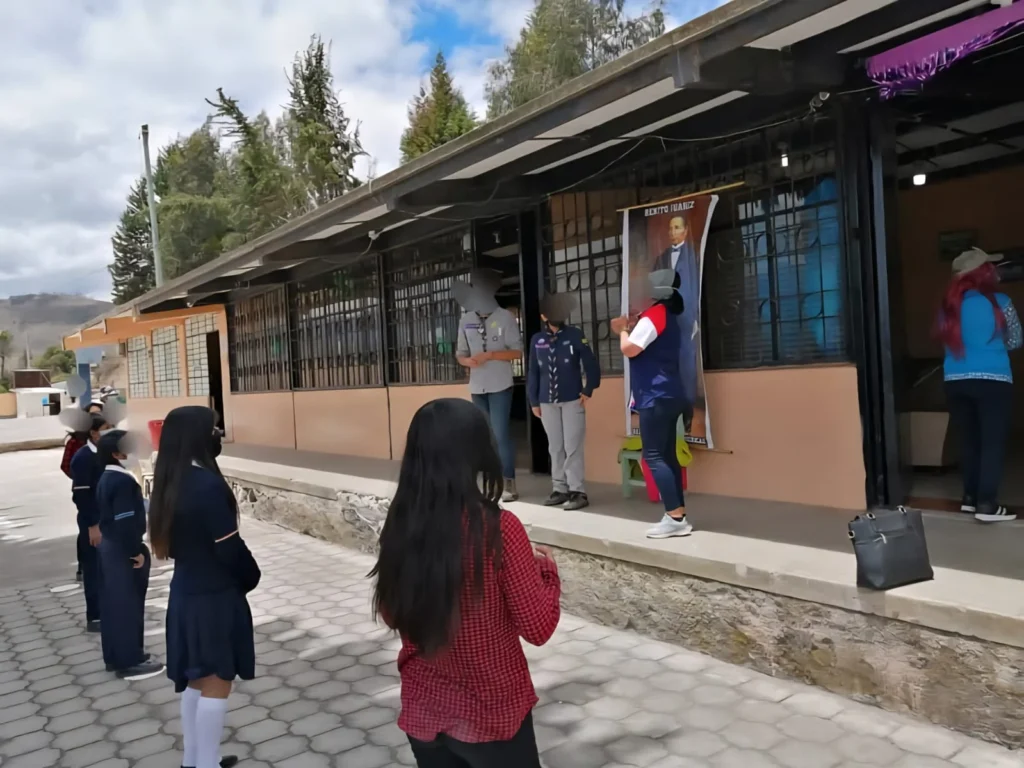 Robo en colegio de parroquia de Riobamba