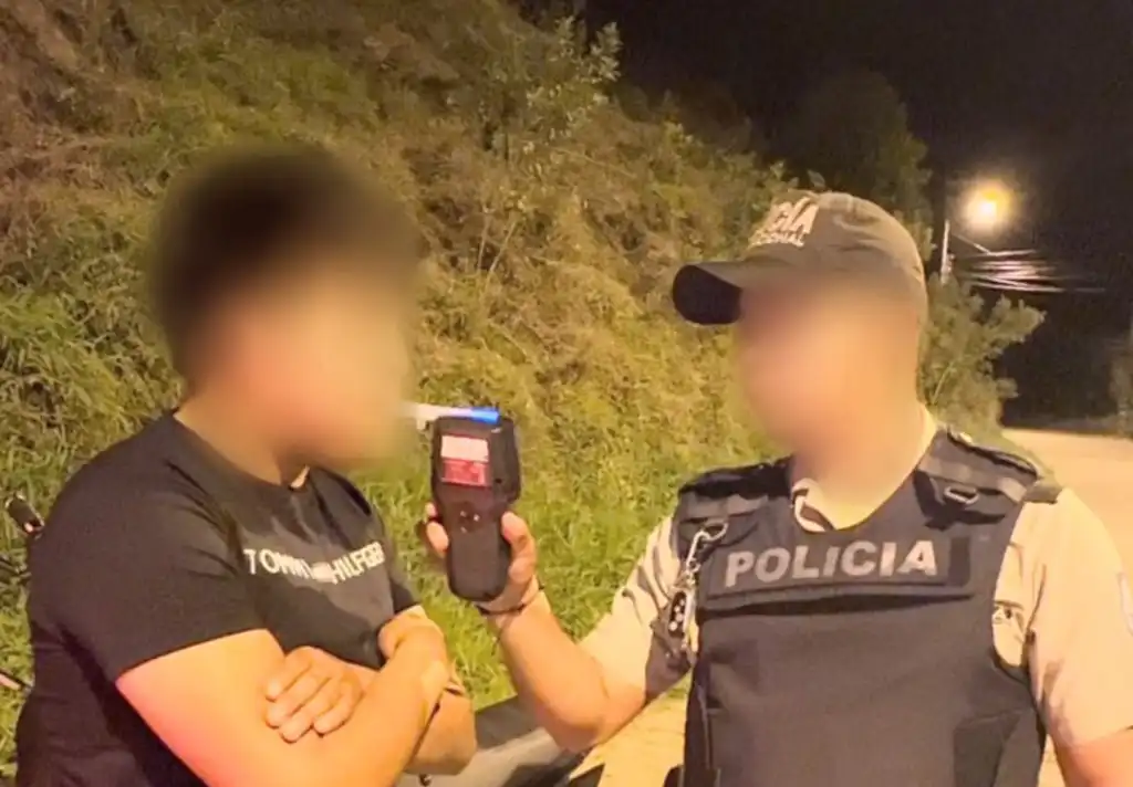 Presos por conducir bajo los efectos del alcohol en Guano