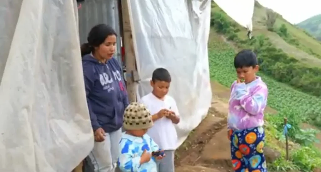 Bolívar: niños sobreviven entre plásticos y frío