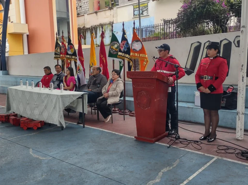Bomberos de Guaranda celebran 74 años con comunidad