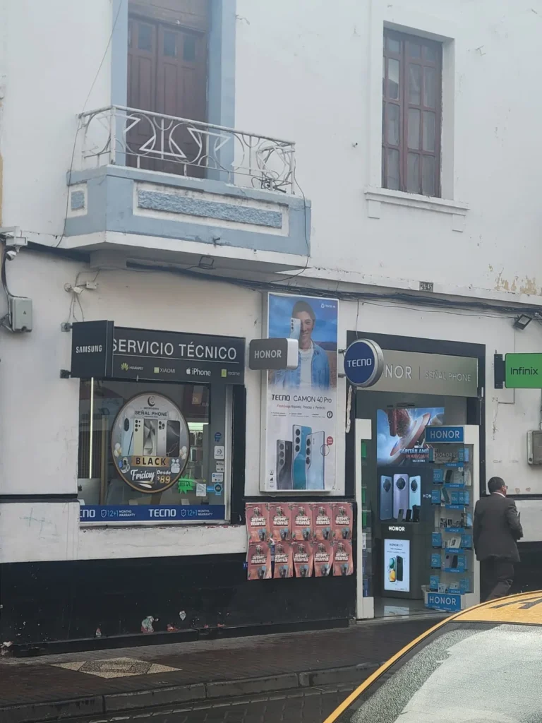 2 hombres armados robaron en una tienda de celulares de Riobamba. A este local le robaron USD 80.000 en equipos, en noviembre 2024