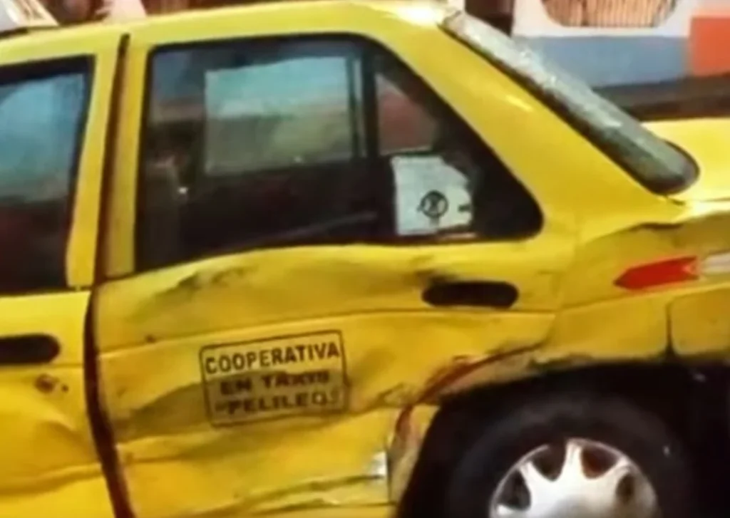Choque múltiple entre 3 carros en la Letamendi.