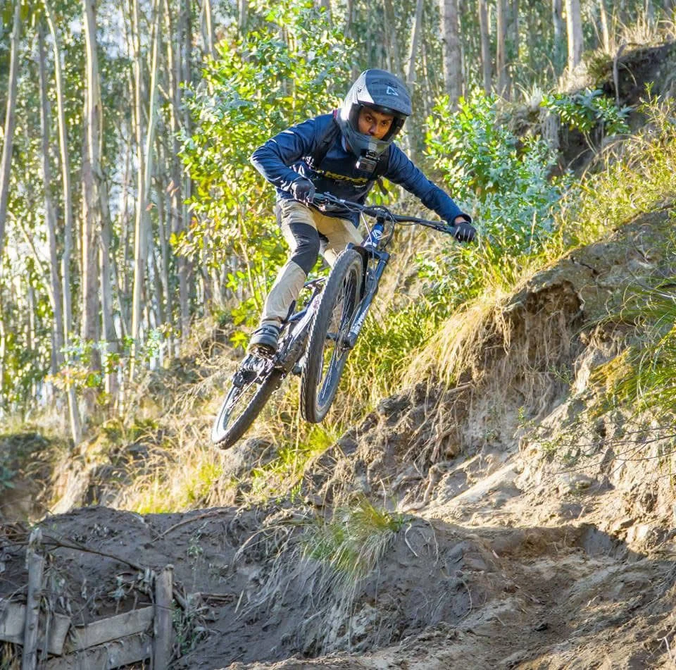 Ciclista ambateño tiene 70 medallas en downhill.