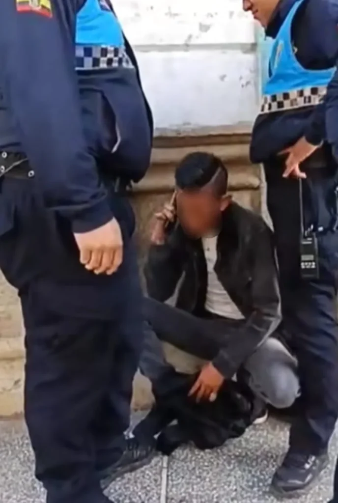 Hombre detenido por agentes del Municipio de Riobamba