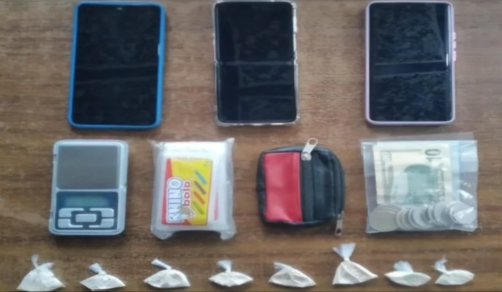Evidencias encontradas en poder de la mujer durante el operativo 'Resurgir 18'