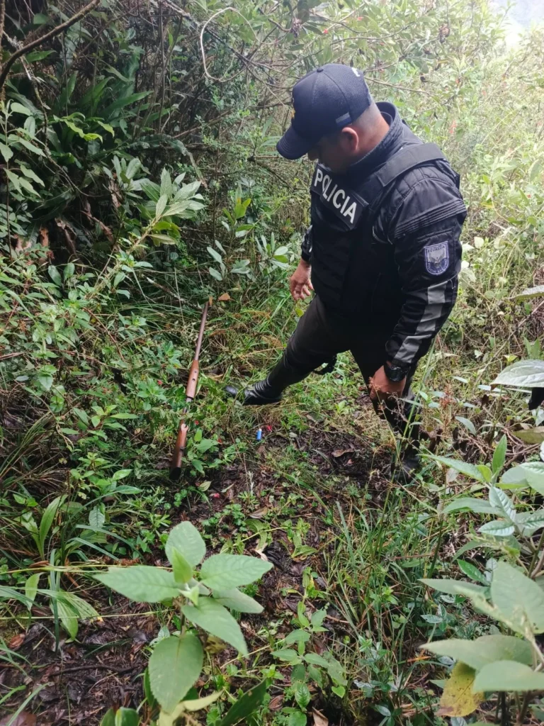 20 metros más adelante hallaron otra carabina de fabricación artesanal