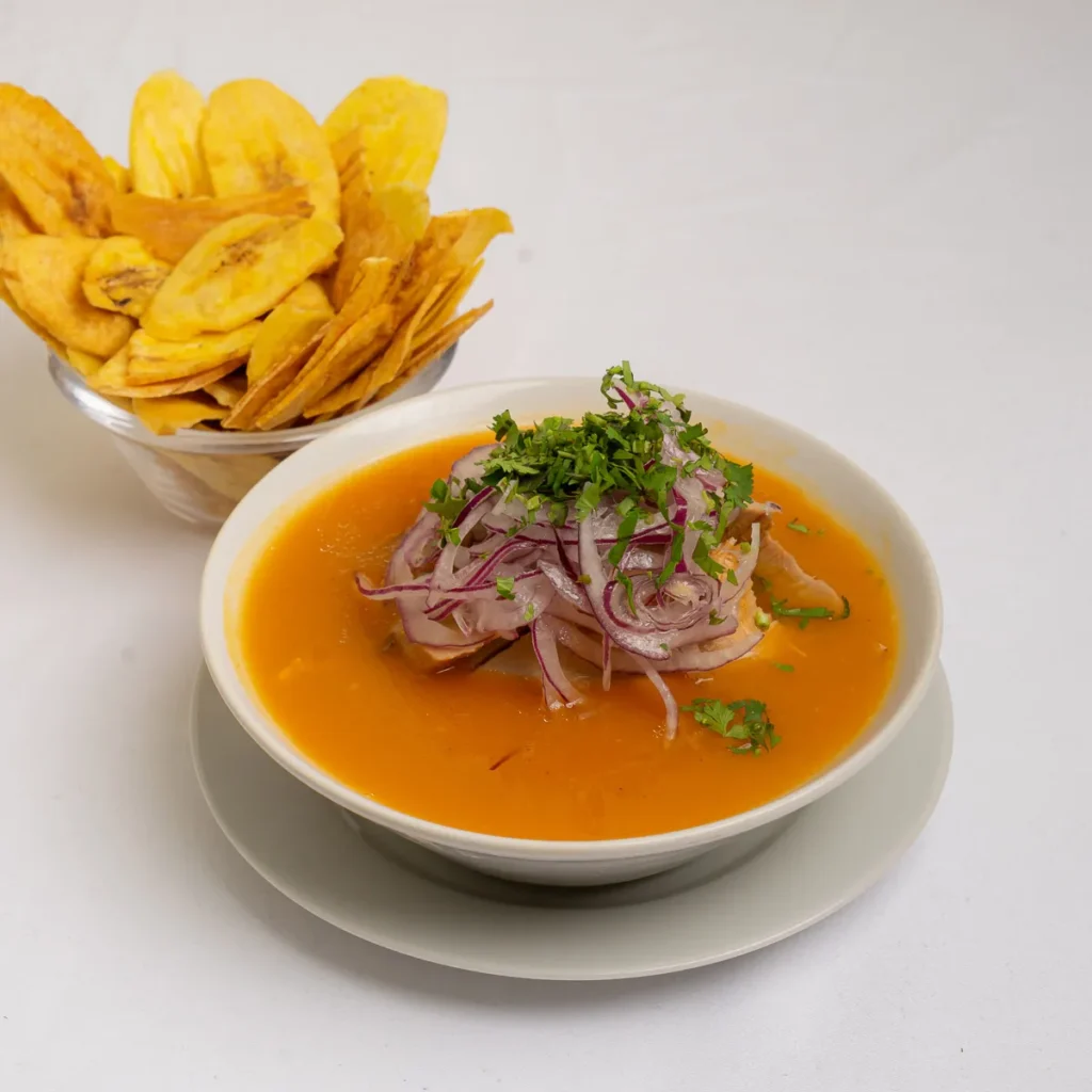 Encebollado ecuatoriano entre las mejores sopas del mundo en 2025