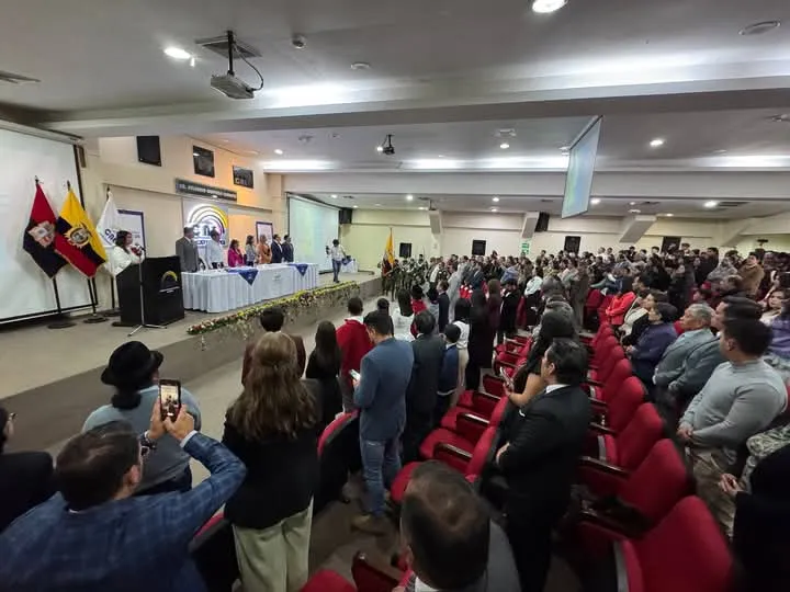 Entrega de credenciales oficiales a los asambleístas principales y alternos electos por la provincia.