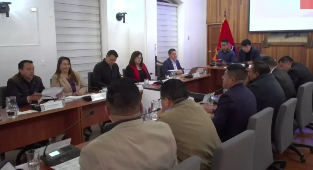 Fuertes peleas al conformar comisiones del Municipio Riobamba