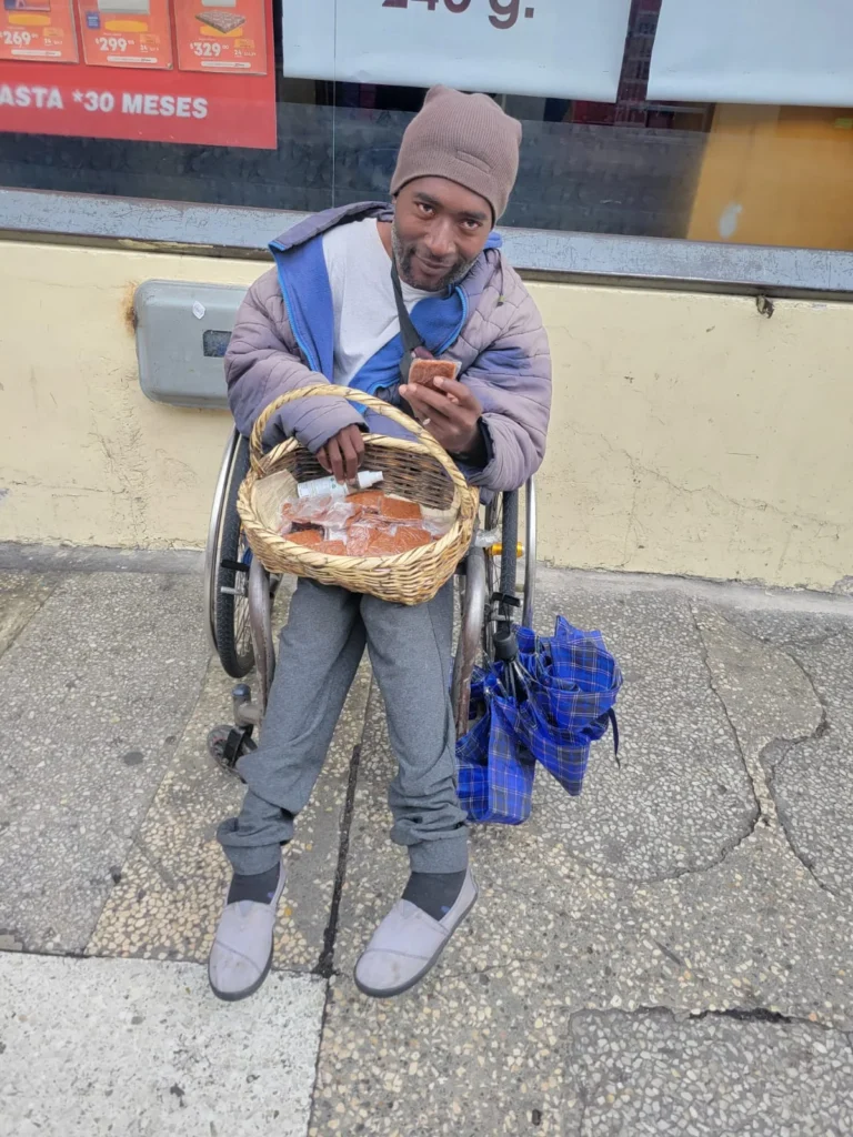 Hombre con discapacidad no quiere caridad pide trabajo