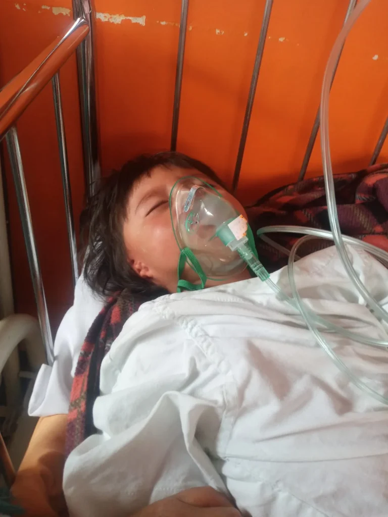 Niño con paladar hendido requiere operación urgente. Su vida es de permanente lucha por sobrevivir