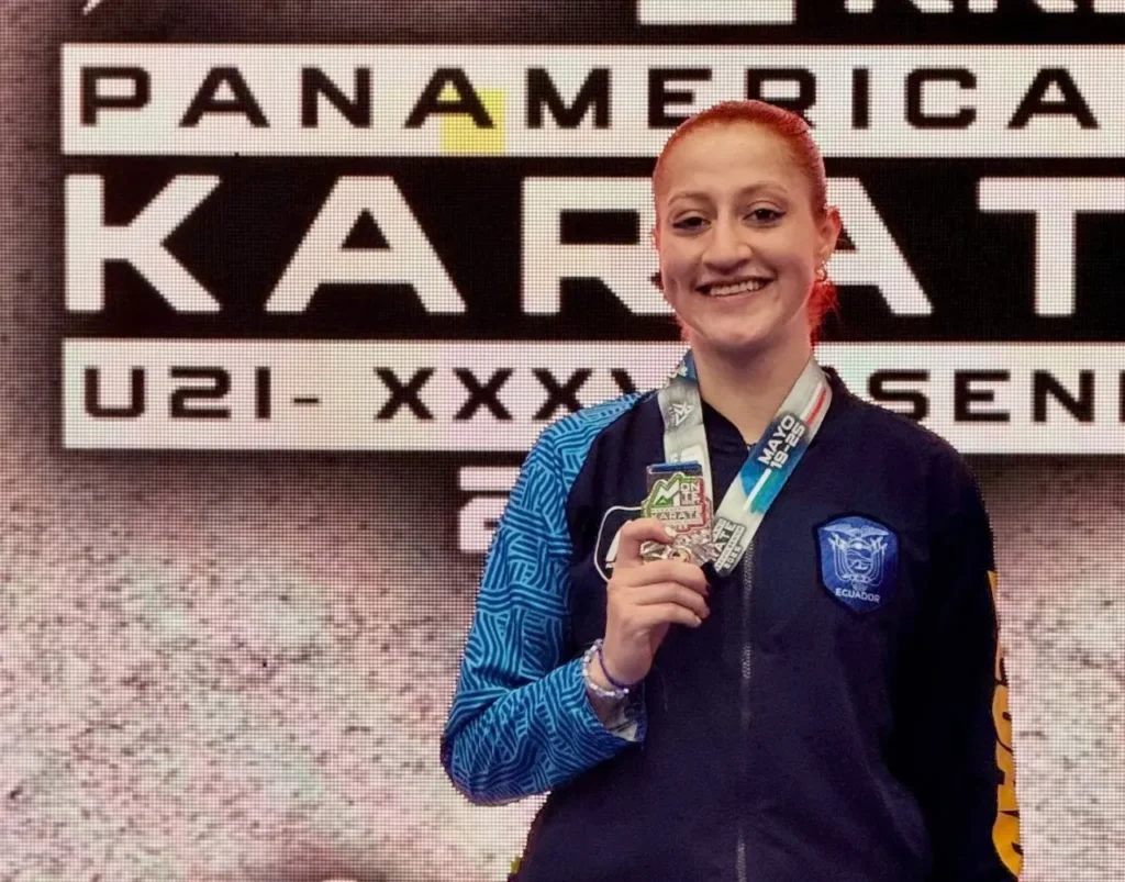 La deportista cotopaxense Lili Alvarado, se consagró vicecampeona panamericana en karate y clasifica al Mundial Egipto 2025