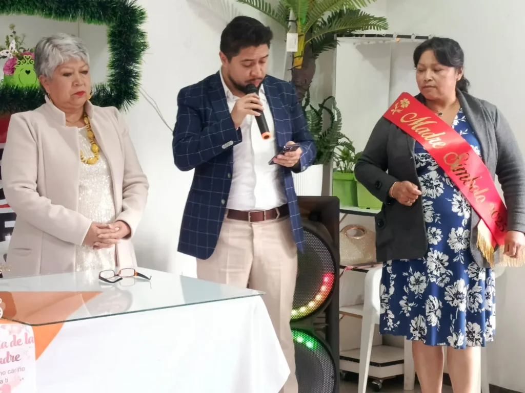 Mujeres Líderes de Chimborazo celebró el Día de la Madre