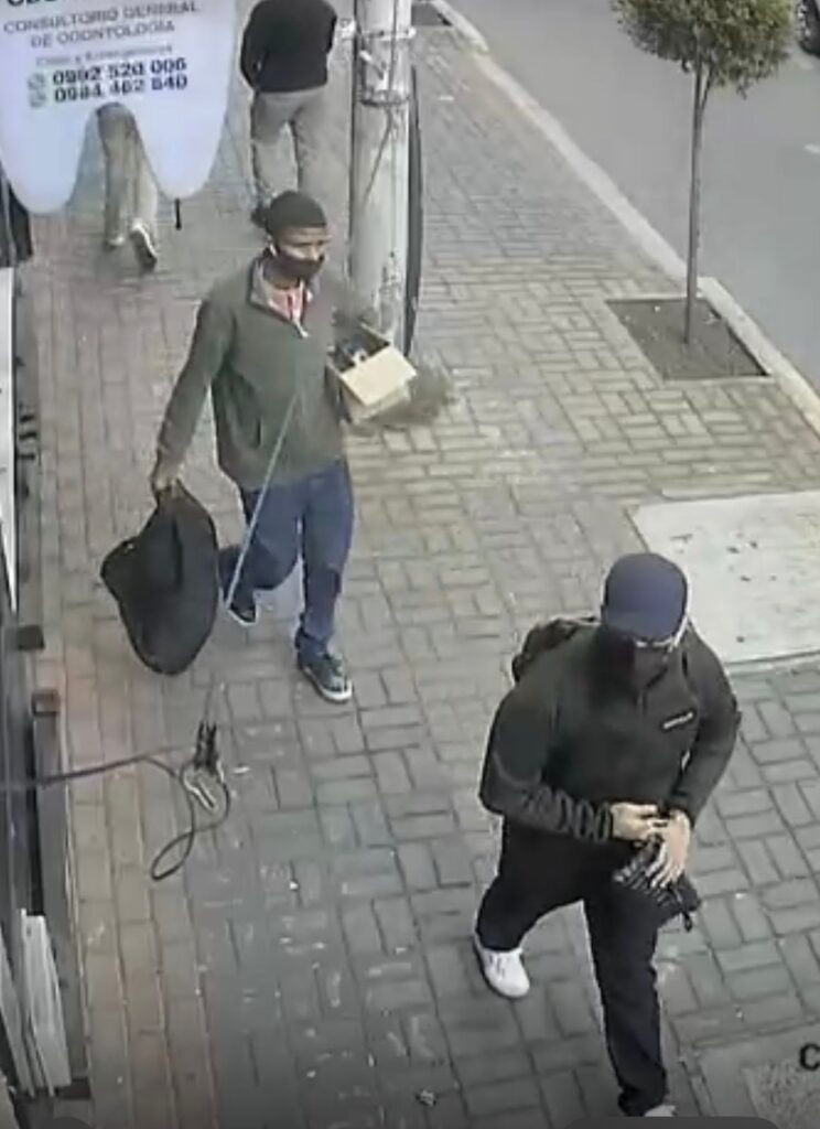Robo en local de Riobamba: 2 delincuentes se llevan USD 50.000
