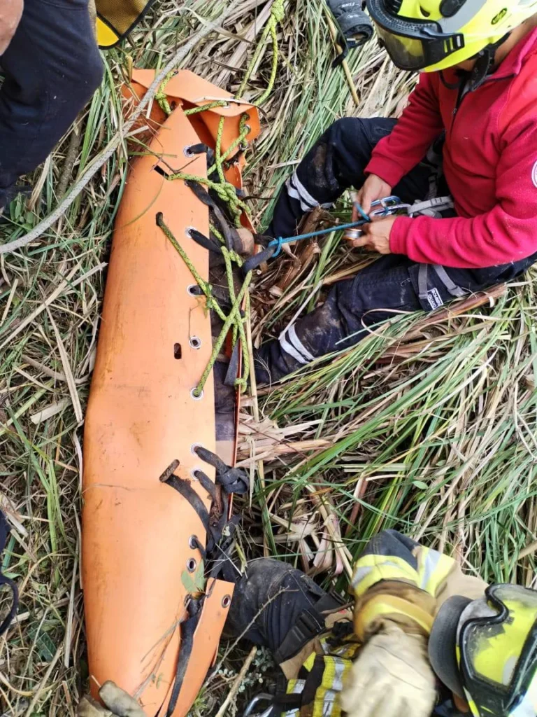 Los 'Héroes de Rojo' del cantón Guano planificaron y ejecutaron el rescate del cadáver del infortunado ciudadano
