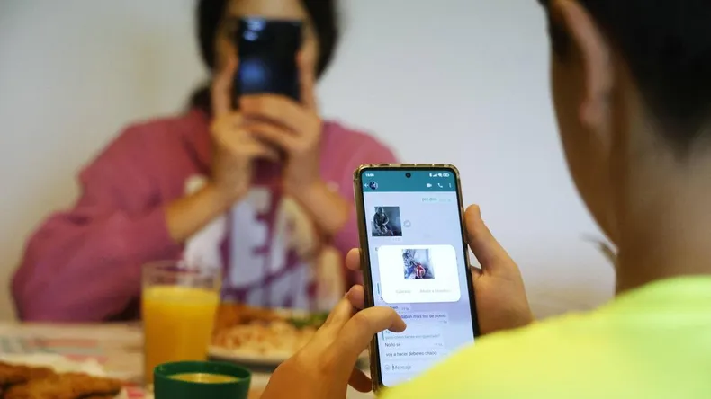 Imágenes pornográficas circularían mediante las redes sociales