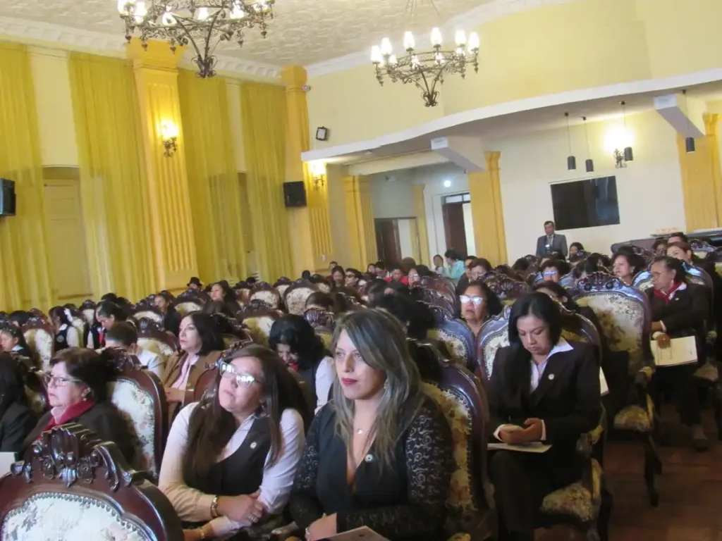 806 estudiantes que reciben la formación, gracias a los conocimientos que imparten los 40 docentes.