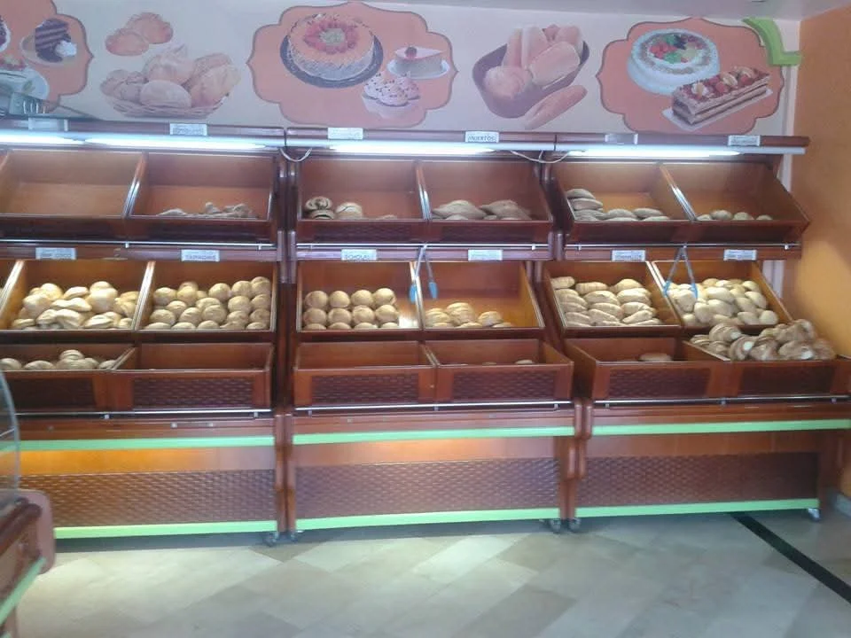 Delincuentes robaron televisor de cafetería de Riobamba