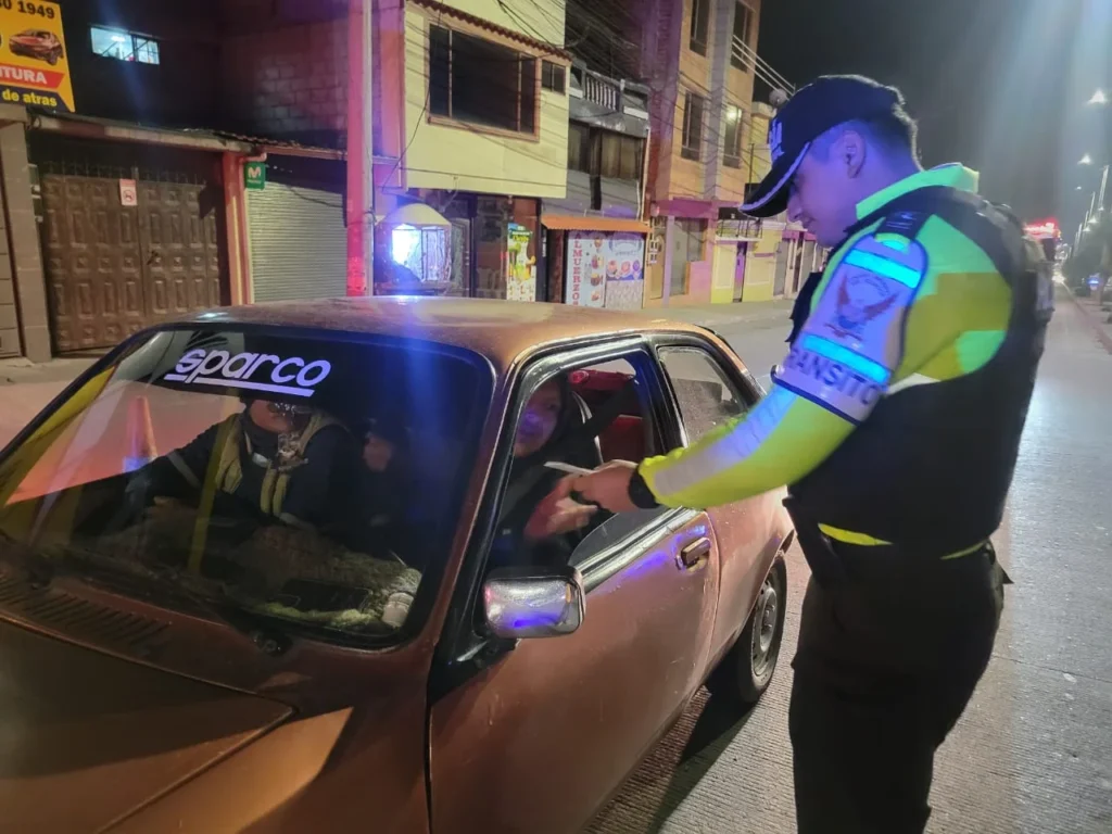 El teniente de Policía Jonathan Flores, jefe de Tránsito (s) en Chimborazo, estuvo al frente de la tarea emprendida