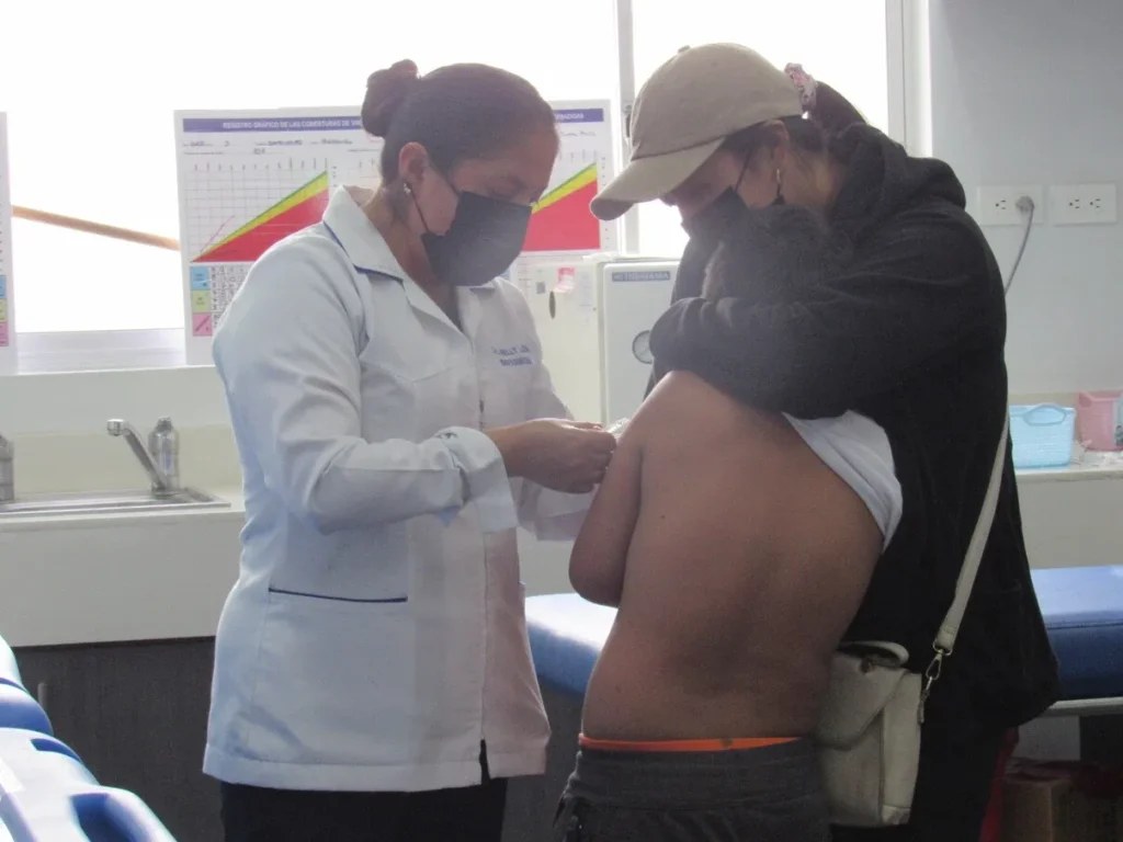 Vacunación a niños se intensifica en Riobamba