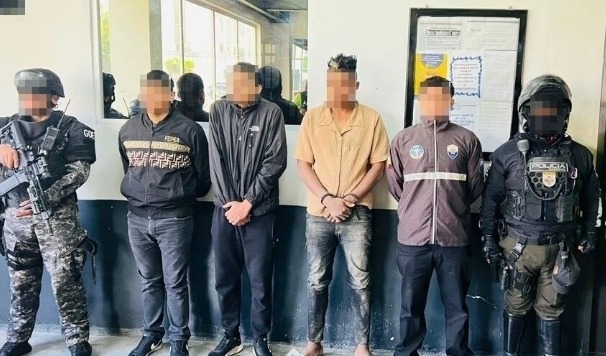 Tres sujetos detenidos por presunto secuestro.