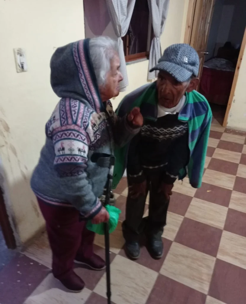 Julia y Senén, juntos, en la que un día fue su propiedad